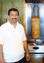 Jamshed, il “sultano” del Kebab: l'integrazione tra cultura orientale e occidentale passa anche dalla gastronomia
