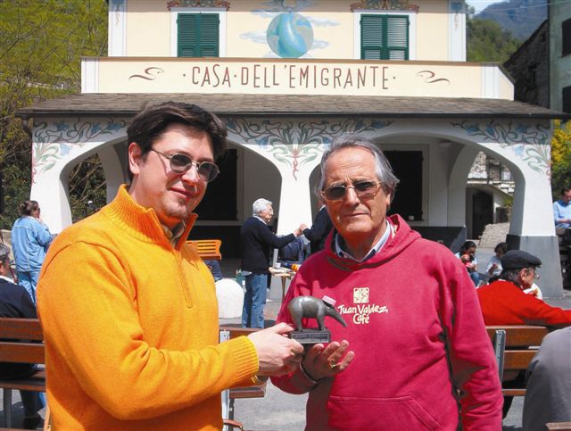 Non aprite quella porta: a Favale una targa tiene lontani i Valdesi. Una "guerra" iniziata perché una famiglia ha comprato una Bibbia, allora ritenuta "comprensibile solo dal Clero"
