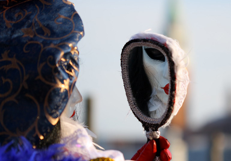 Il carnevale onirico: quando facciamo sogni in maschera
