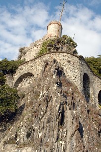 domenica 25, Moneglia: Visita guidata al centro storico e al Castello di Villafranca

