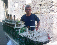 Il mio Titanic va… a tutta birra! Julien e i modellini fatti con le lattine: arte e riciclo, accoppiata perfetta
