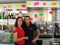NUOVA VITA AI ‘BASSI' DI TRIBOGNA. Dopo il Centro sportivo con bar e inaugurato anche il campo di beach volley, apre anche la prima lavanderia: tutto merito di Romina e Vincenzo