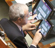 Ridurre gli stipendi dei parlamentari? Basta una firma!