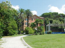 La Rapallo più bella si trova... in biblioteca: fondata da un gruppo di donne, offre curiosità e testimonianze uniche dell'epoca d'oro in riviera