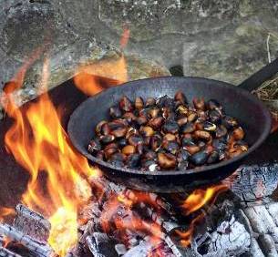 A FESTA DE RÖSTÏE - La festa delle caldarroste
