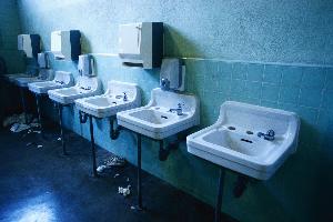 Bagni della stazione Chiavari: una vergogna!
