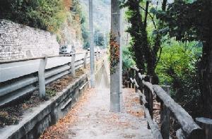 Grazie a voi hanno tolto il palo dalla pista ciclabile

