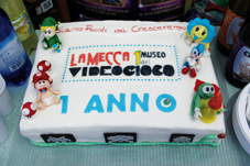 Prima candelina per LA MECCA-Primo Museo del videogioco: la torta a tema ha lasciato tutti a bocca aperta (ma per poco!)