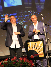 spiti d'onore, anche due scrittori molto amati: il napoletano Maurizio De Giovanni e il genovese Bruno Morchio, entrambi finalisti alla recente edizione del Premio Bancarella rispettivamente con Vipera (Einaudi) e Il profumo delle bugie (Garzanti).