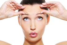 "Dimagrisci mentre dormi, via le rughe in 7 giorni"... Pubblicità ingannevoli: con le nuove leggi i cosmetici non potranno più mentire