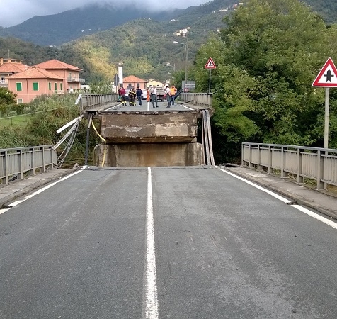 "Finalmente" è crollato il ponte di Carasco: lettera aperta del Comitato Pro Tunnel Fontanabuona