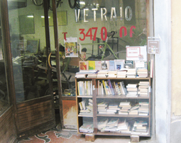 Bookcrossing: A Bogliasco i libri si prendono gratuitamente... dal vetraio!