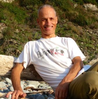 22 maggio, Chiavari: Salvo Agosta, direttore di radio Aldebaran e docente a Sestri presenta il suo romanzo "LO SPAZIO DI UN ABBRACCIO"