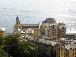 Perché si chiama così? Camogli: Terra bassa, case a mucchi o porto di mogli in attesa?
