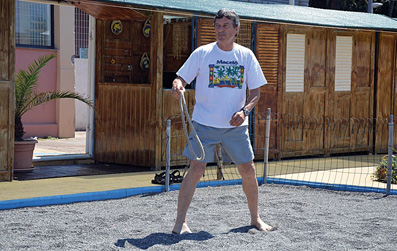 Estate 2015: è deck mania! Torna sulle spiagge il gioco inventato dai migranti liguri durante le lunghe traversate oceaniche

