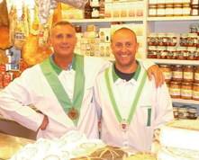 Dai formaggi dei nonni contadini alla bottega consacrata tra le migliori d'Italia. La storia dei cugini Mauro e Gianluca e della loro "THE BEST", da 25 anni un'eccellenza di Chiavari. 
