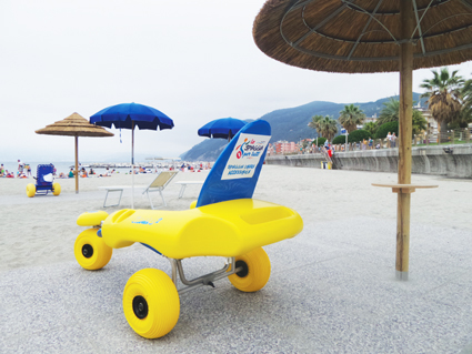 A Chiavari e Santa spiagge gratuite attrezzate per i disabili: così il mare è davvero di tutti