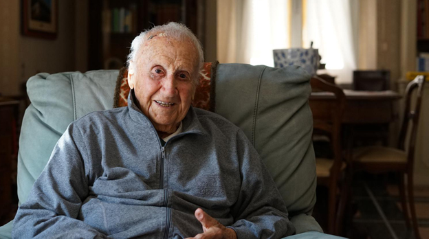 Il Dott. Carlo Toni, dentista fino a 99 anni, ora a 103 anni si divide tra le sue piante, i libri e internet: "Sto leggendo la storia di Firenze, molto interessante!"


