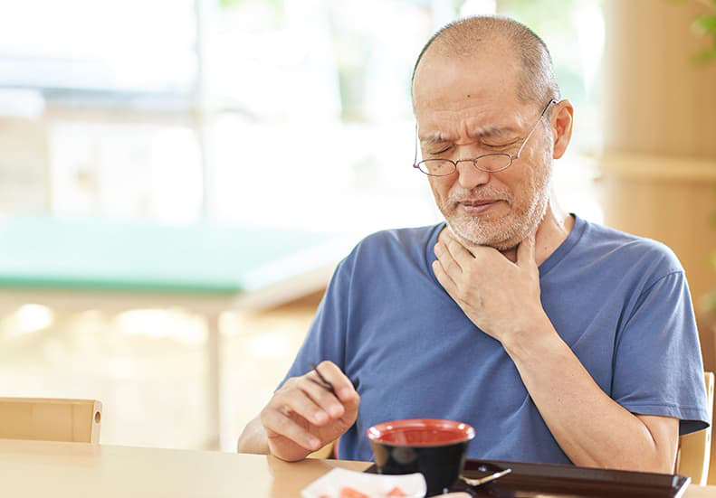 Perché provo fastidio o dolore nel deglutire? Disfagia: cause e rimedi