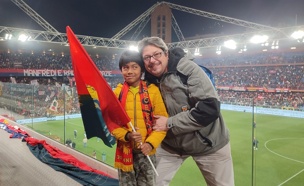 Cronaca semiseria di un papà che odia il calcio ed entra per la prima volta allo stadio per realizzare il sogno del figlio (genoano)


