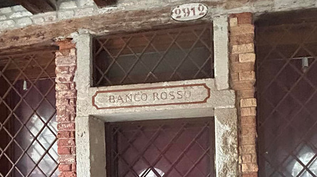 Perché si dice “andare in rosso”?