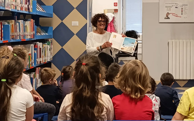 Ma chi ci va oggi in biblioteca? Sorpresa! I lettori non mancano e i libri tornano oggetto da custodire
